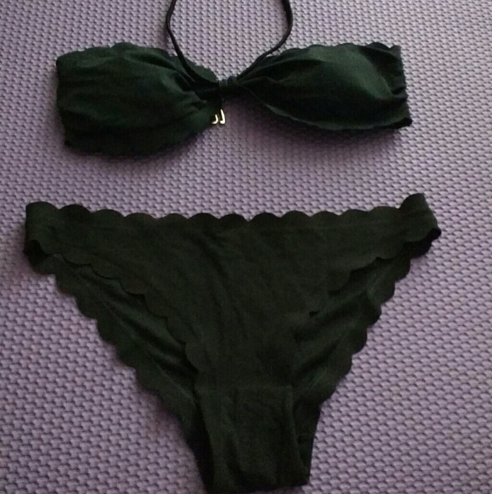 H&M Scalloped Swimsuit - Picture 2 of 4